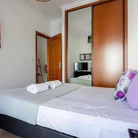 Light & Comfy W/ Pool & Balcony By Lovelystay * Portimao