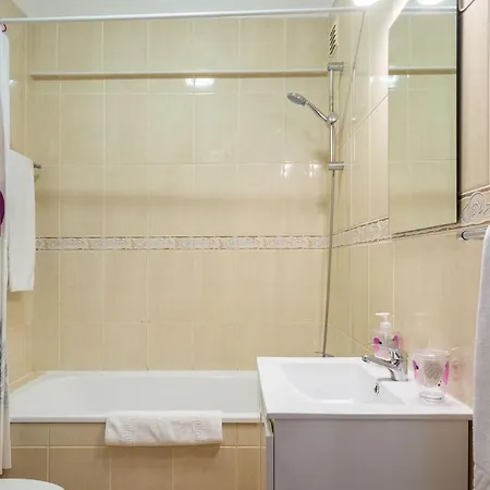 Light & Comfy W/ Pool & Balcony By Lovelystay Apartment